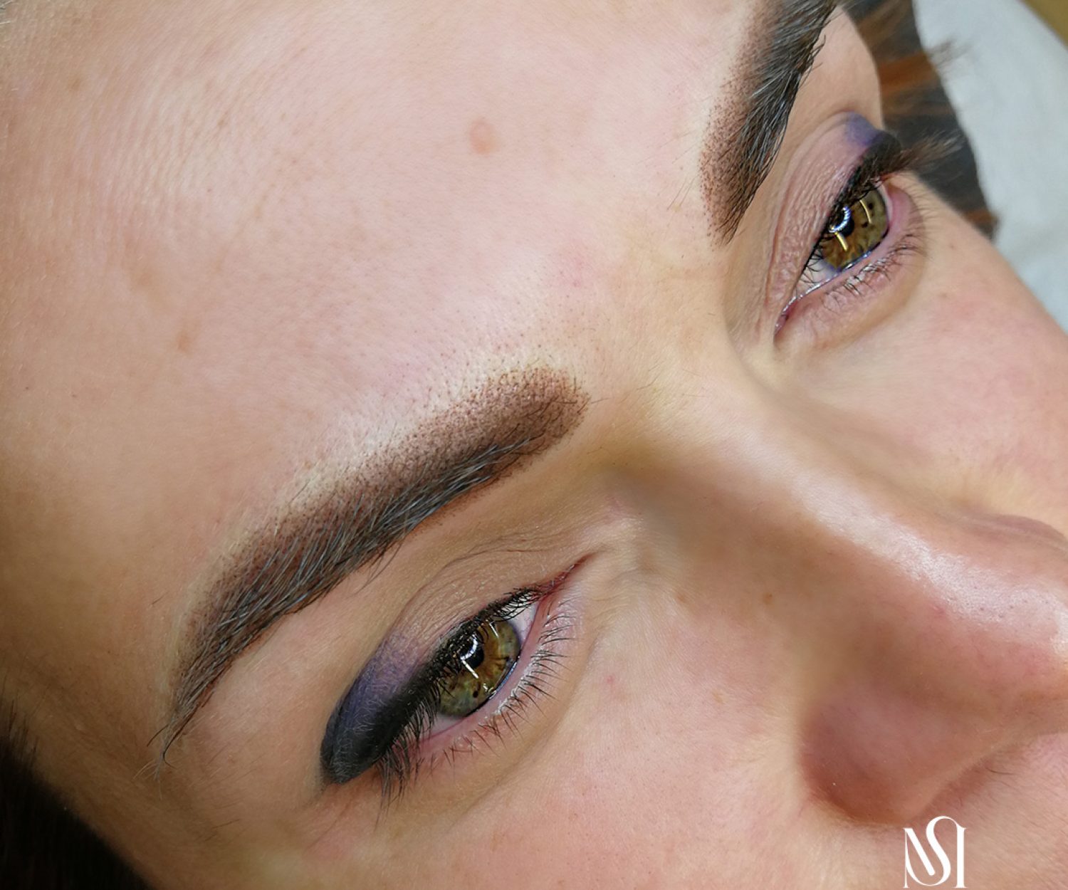 sopracciglia tatuate con sfumatura Mariya Savchenko Riccione