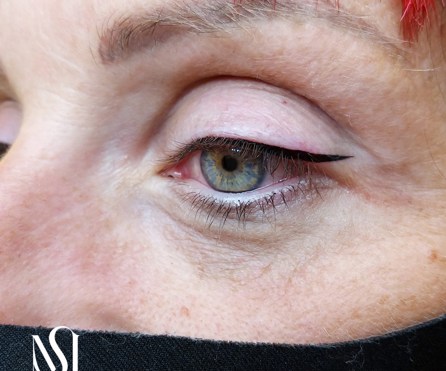 Un eyeliner sottile ed elegante realizzato con il trucco permanente