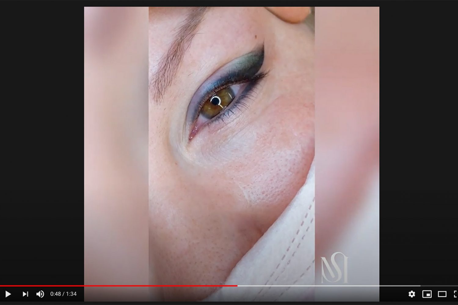 eyeliner sfumato a due colori