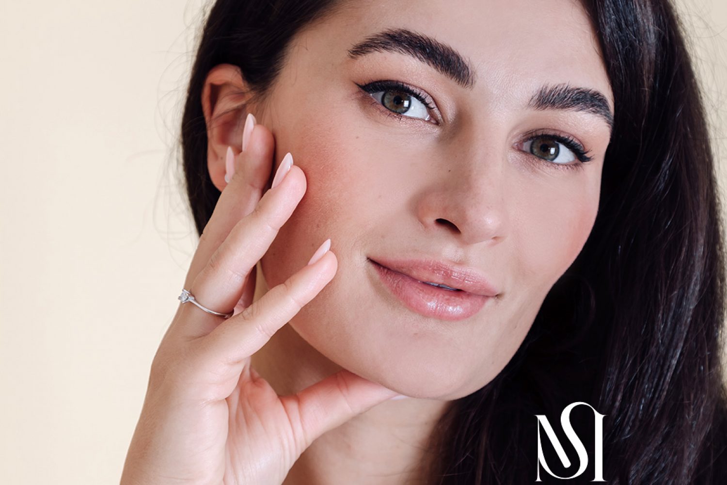 Oggi ti svelo un segreto: Il trucco permanente costa meno dei cosmetici. Non ci credi?