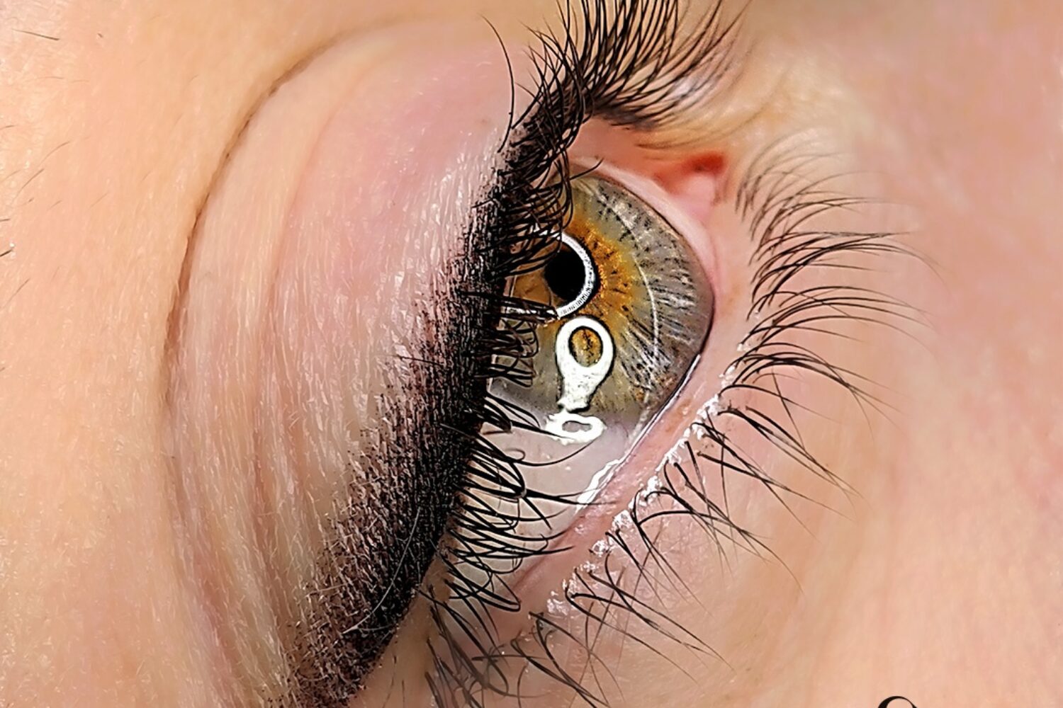Eyeliner sfumato, tatuaggio occhi