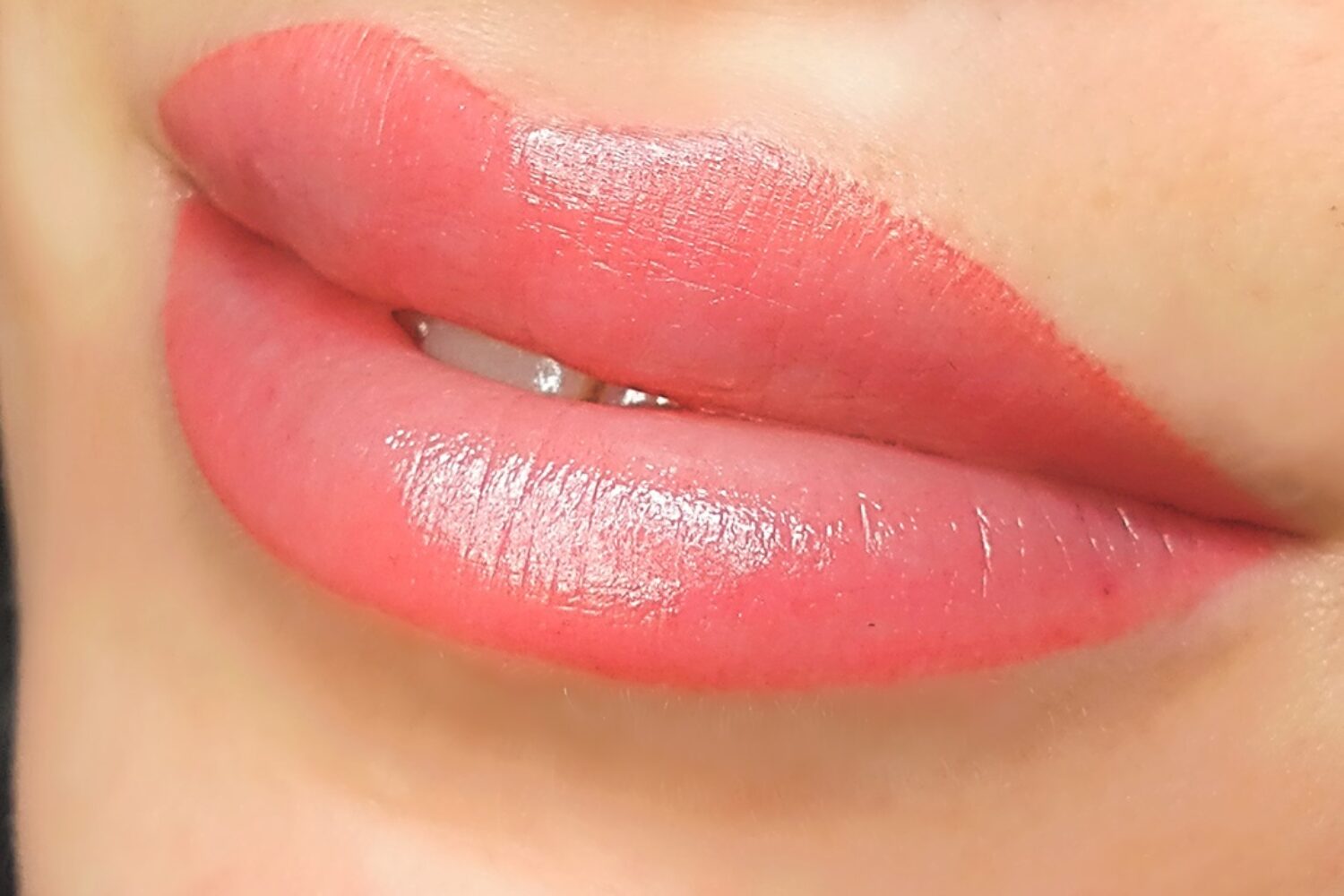 labbra tatuate con il trucco permanente
