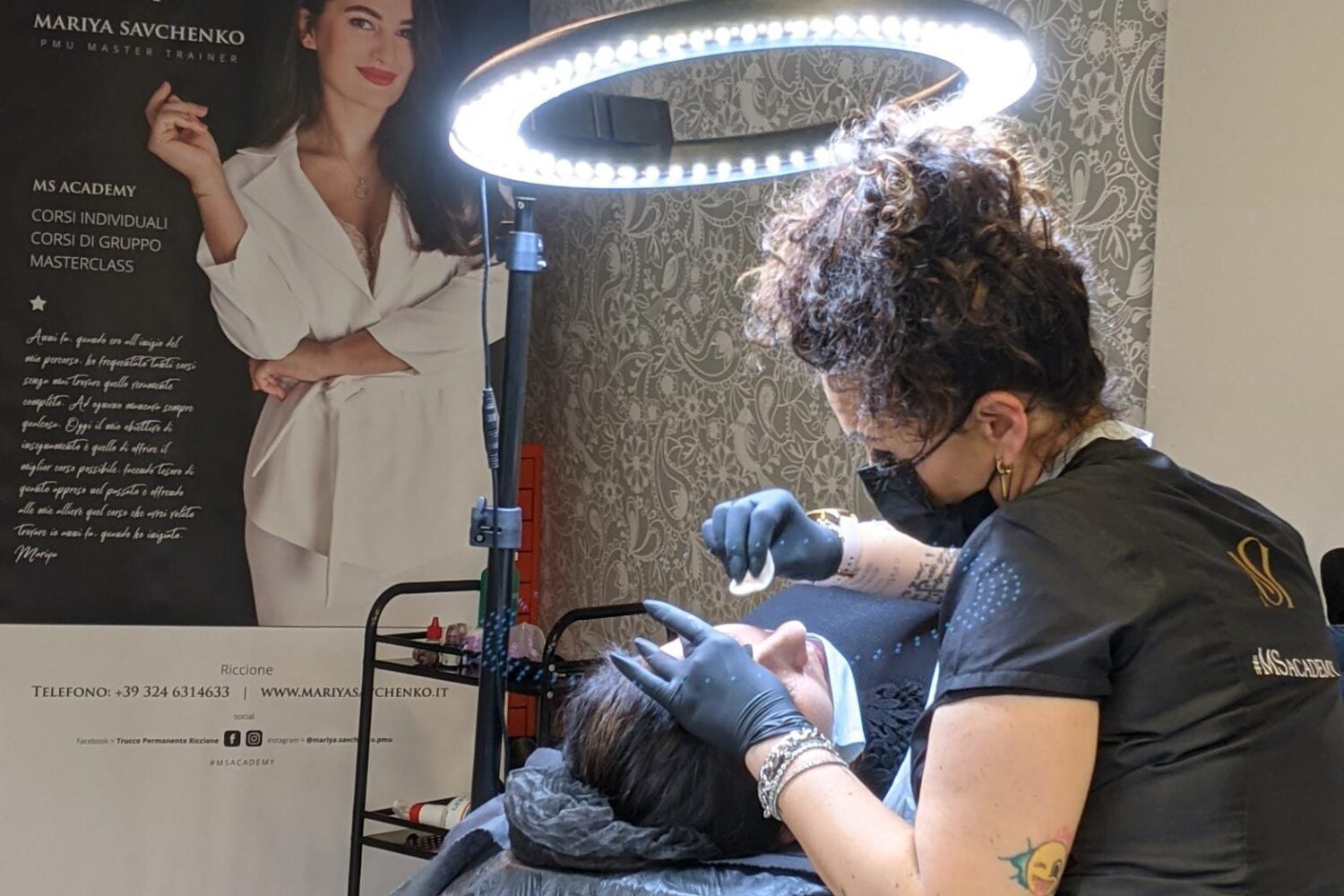Allieva corso sopracciglia tatuaggio visagistico