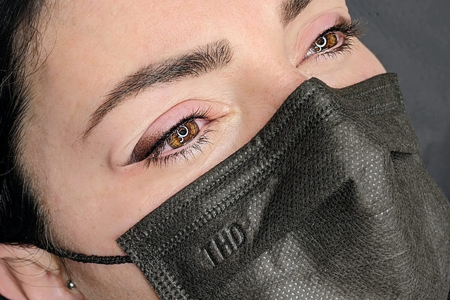 Eyeliner sfumato a due colori con il trucco semipermanente