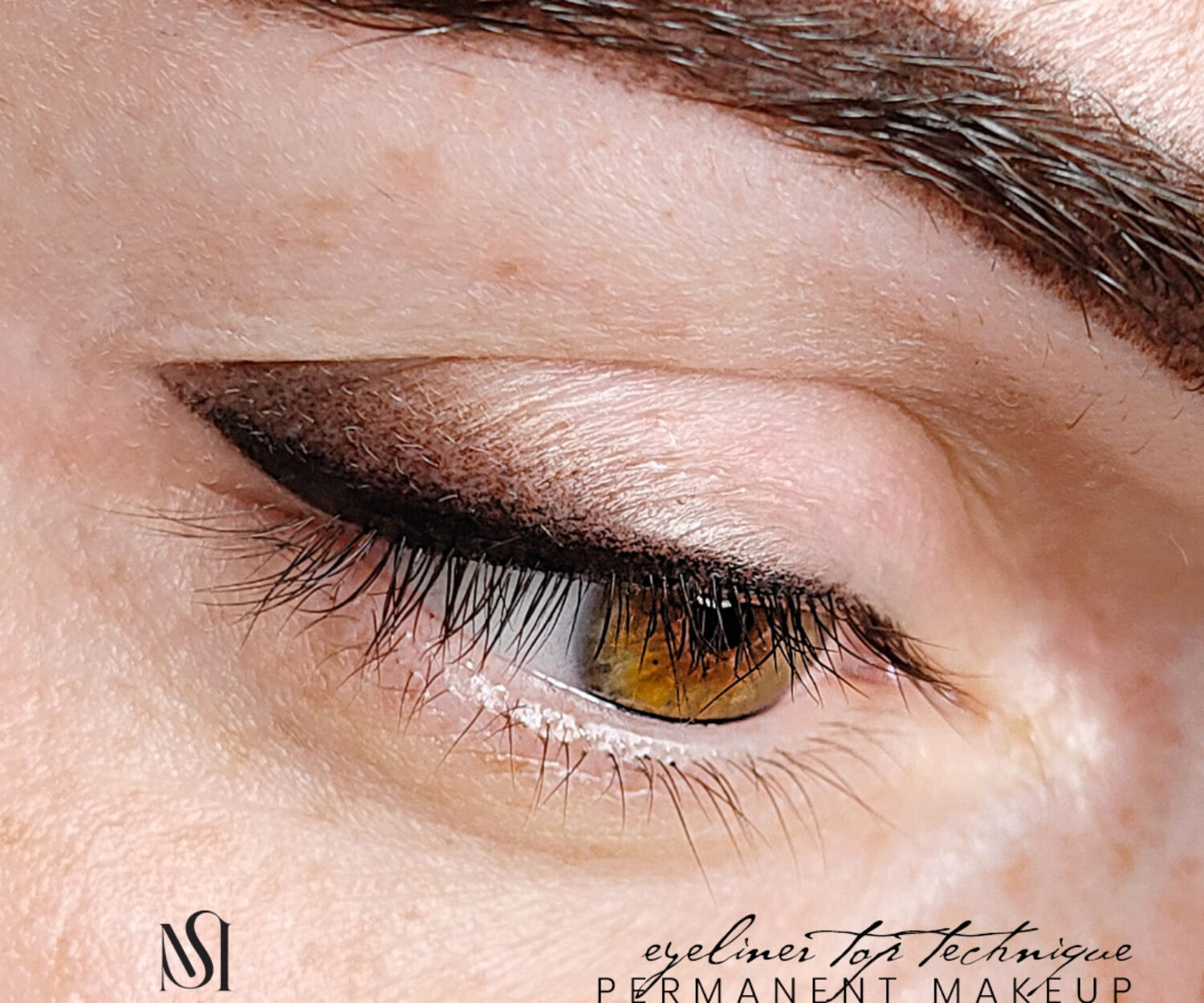 Eyeliner sfumato in due colori per un makeup perfetto in estate e in inverno