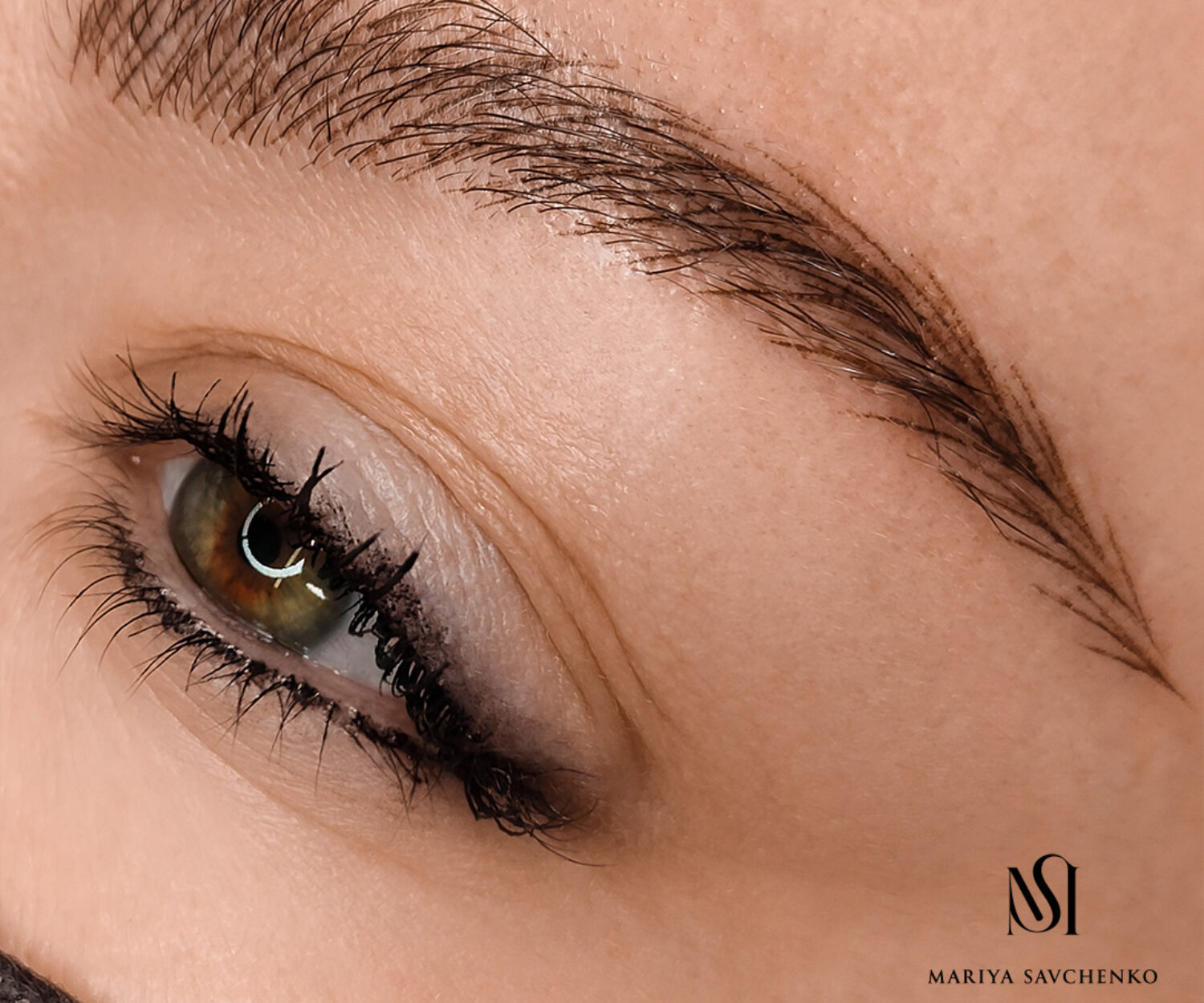 Sopracciglio pelo a pelo dal risultato naturale, pari al vero