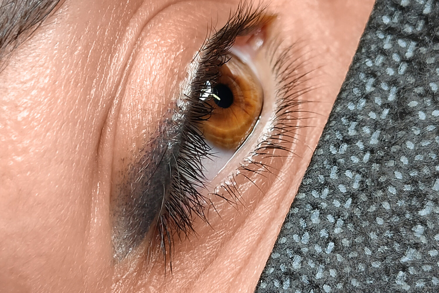 Eyeliner tatuato con la dermopigmentazione visto da guarito dopo la prima seduta
