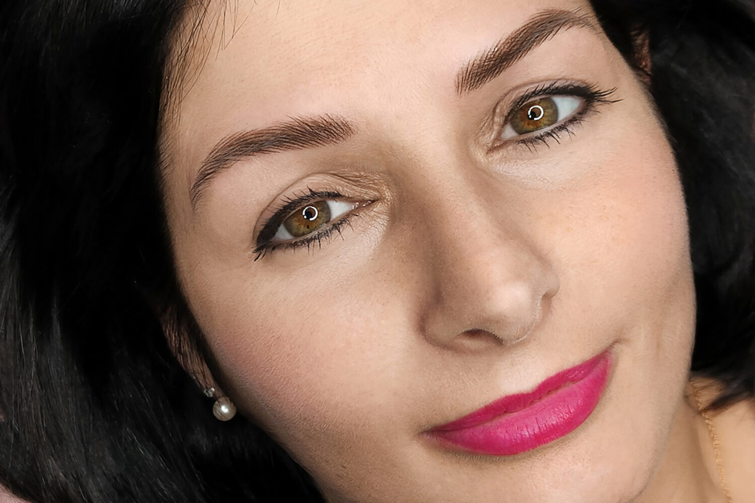 La trasformazione con le nuove sopracciglia realizzate con il trucco semipermanente