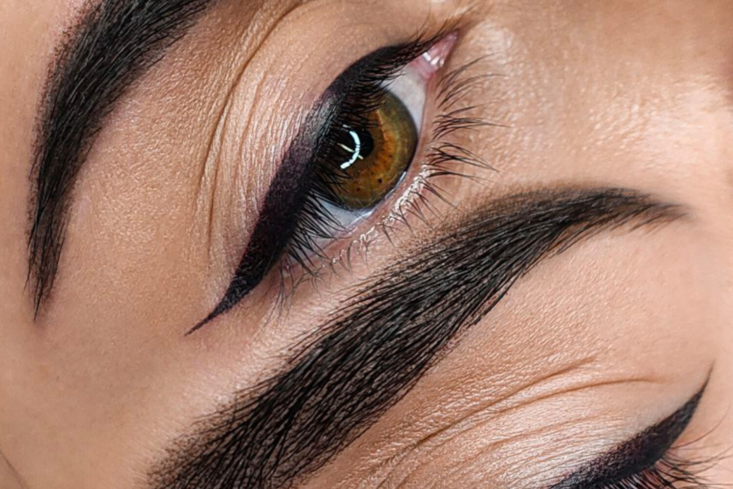 Come ho realizzato questo glamour liner con il trucco semipermanente per Ana da Bologna