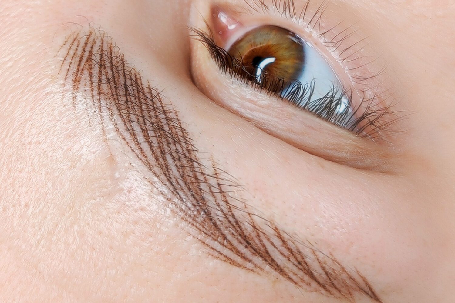 sopracciglia tatuate trucco semipermanente