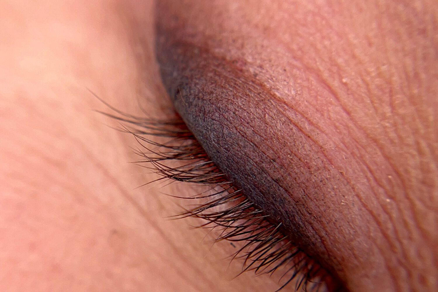 L'eyeliner permanente fa male?